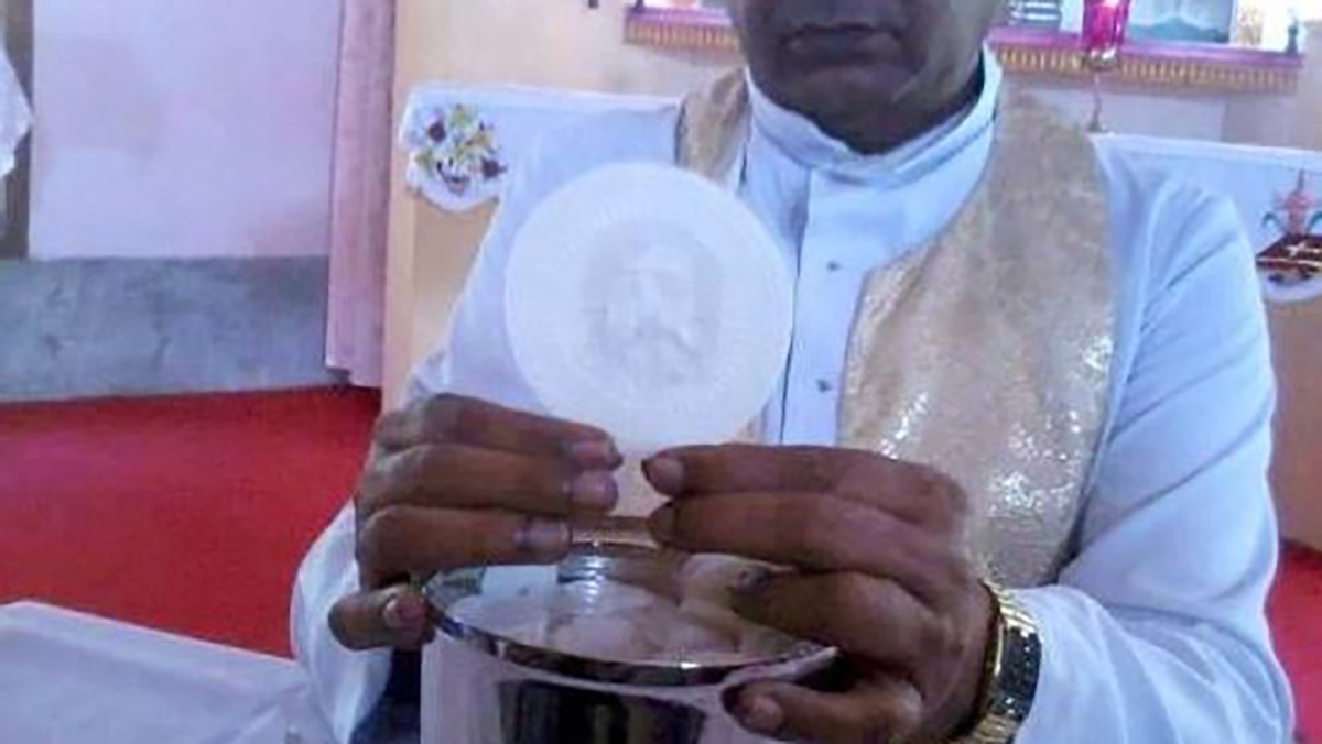 miracolo è gesù prodigio in chiesa fedeli senza parole cosa è successo da Tvzap.it miracolo è gesù prodigio in chiesa fedeli senza parole cosa è successo