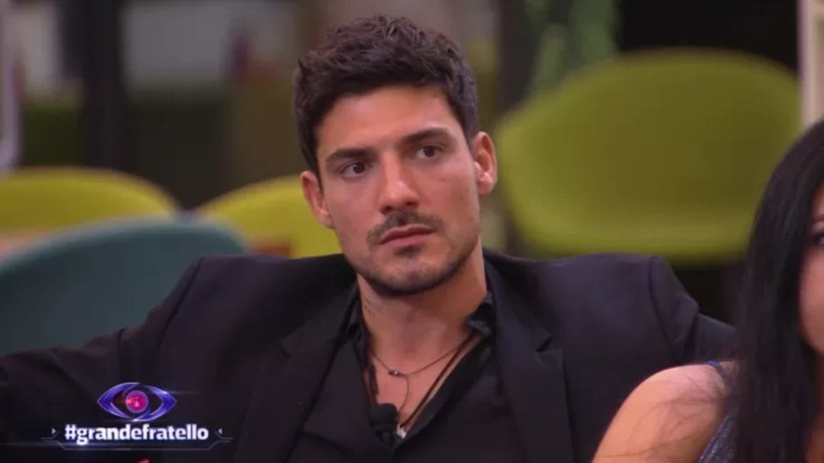 Lorenzo Spolverato nuovo tronista di “Uomini e Donne”? Lui finalmente rompe il silenzio Lorenzo Spolverato nuovo tronista di “Uomini e Donne”? Lui finalmente rompe il silenzio
