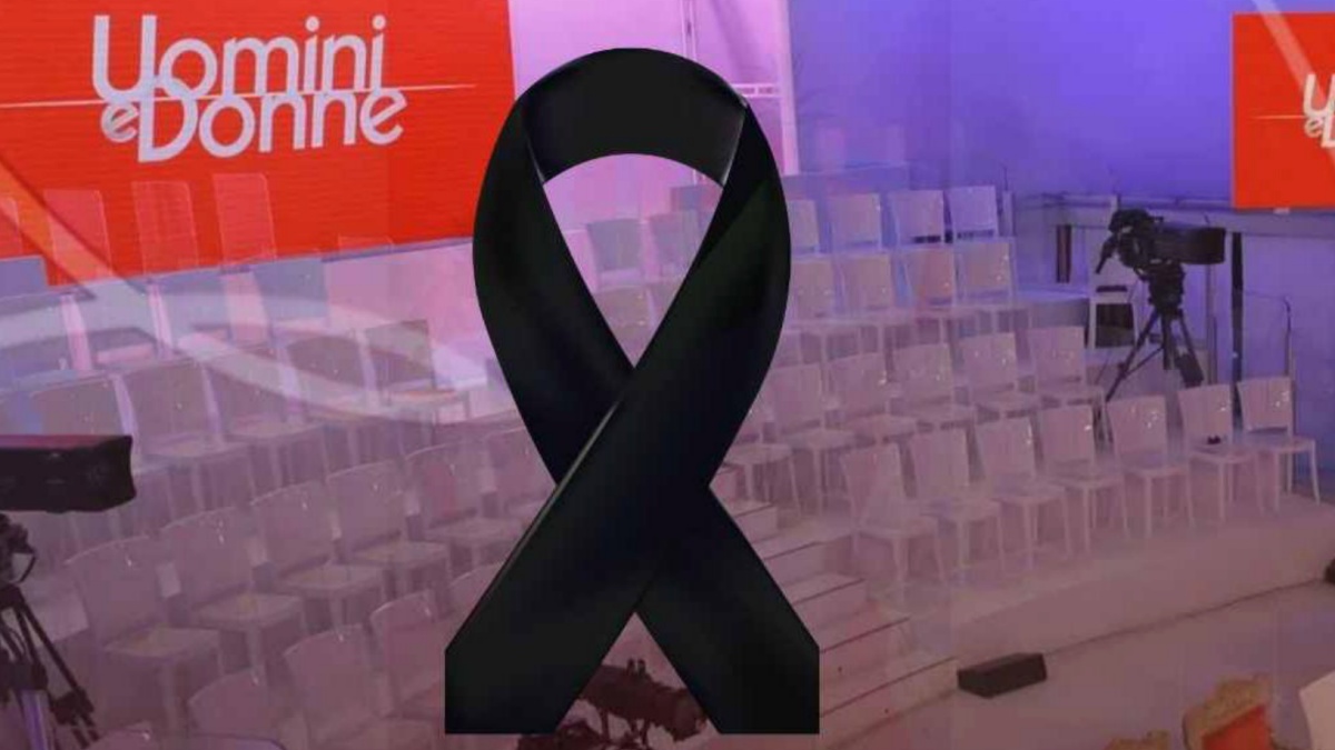 Lutto a “Uomini e Donne”, un addio doloroso per il famoso tronista Lutto a “Uomini e Donne”, un addio doloroso per il famoso tronista
