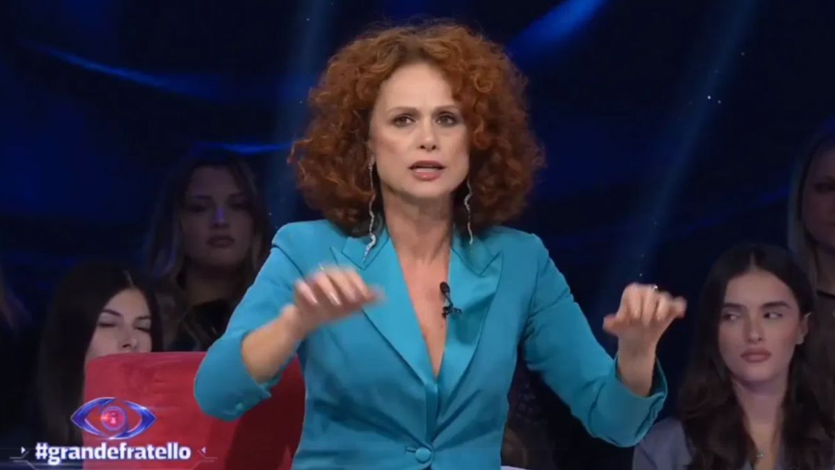 “Grande Fratello”, Beatrice Luzzi rimpiazzata: ecco chi arriva al suo posto, l’indiscrezione bomba “Grande Fratello”, Beatrice Luzzi rimpiazzata: ecco chi arriva al suo posto, l’indiscrezione bomba