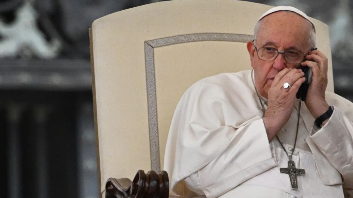 Papa Francesco, la notizia sul suo smartphone: cosa si scopre Papa Francesco, la notizia sul suo smartphone: cosa si scopre