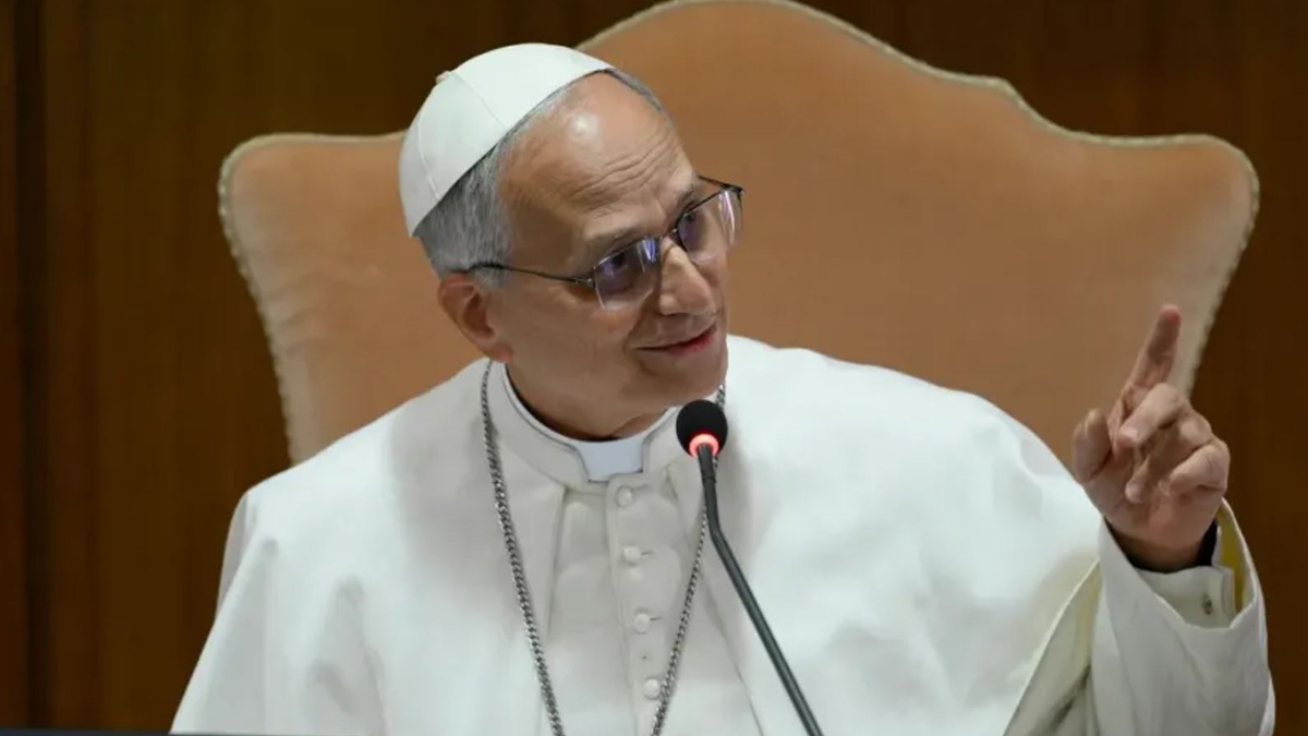 Papa Leone rompe la tradizione, la differenza con gli altri pontefici: il dettaglio non passa inosservato Papa Leone rompe la tradizione, la differenza con gli altri pontefici: il dettaglio non passa inosservato