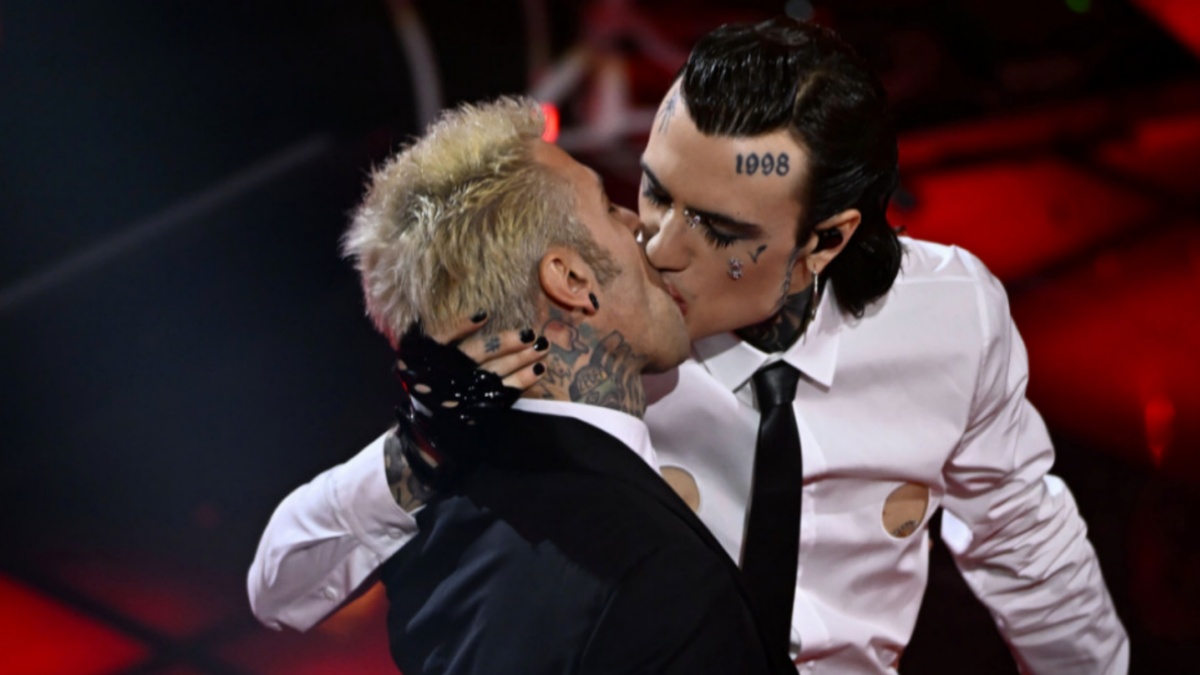 Rosa Chemical vuota finalmente il sacco: tutta la verità sul bacio con Fedez a Sanremo Rosa Chemical vuota finalmente il sacco: tutta la verità sul bacio con Fedez a Sanremo