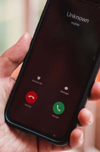 Call center, ecco perché alcune telefonate sono “mute”: cosa c’è dietro