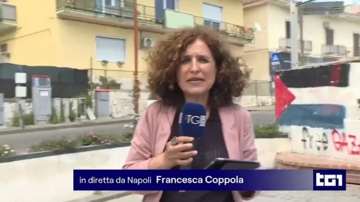Figuraccia al Tg1, quello che succede in diretta lascia tutti senza parole (VIDEO) Figuraccia al Tg1, quello che succede in diretta lascia tutti senza parole (VIDEO)