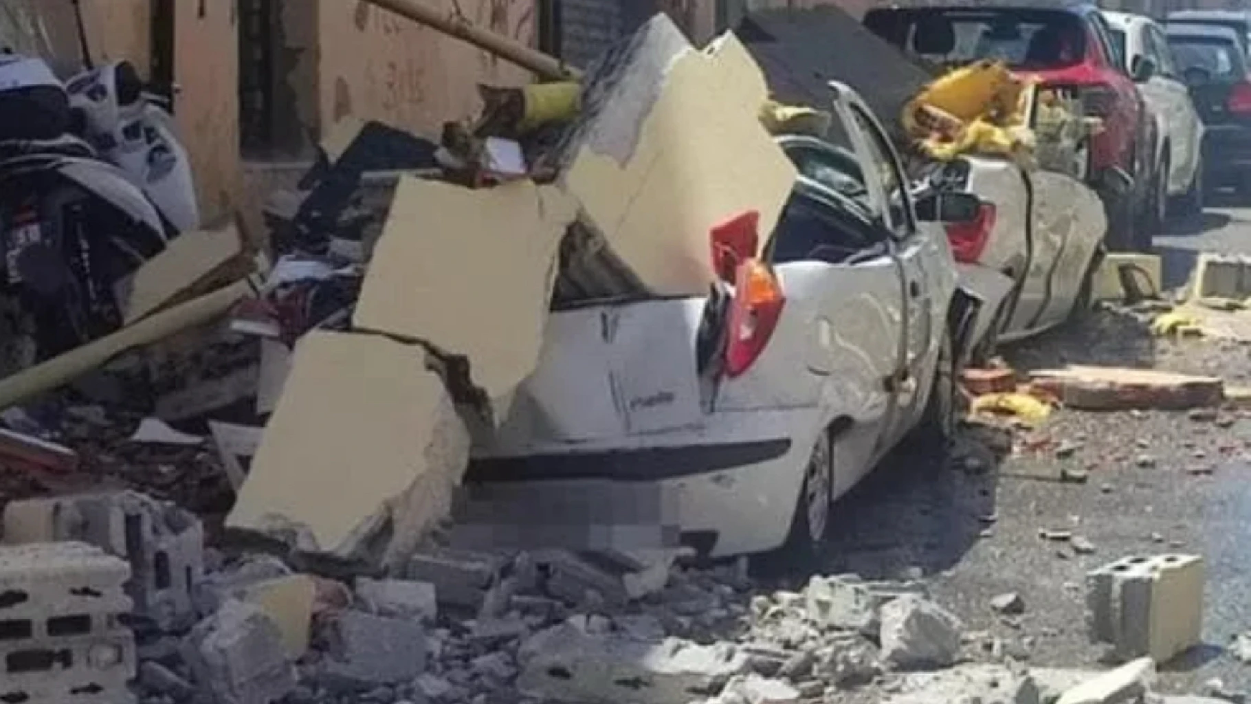esplosione gigantesca in italia sventrata un8217intera palazzina