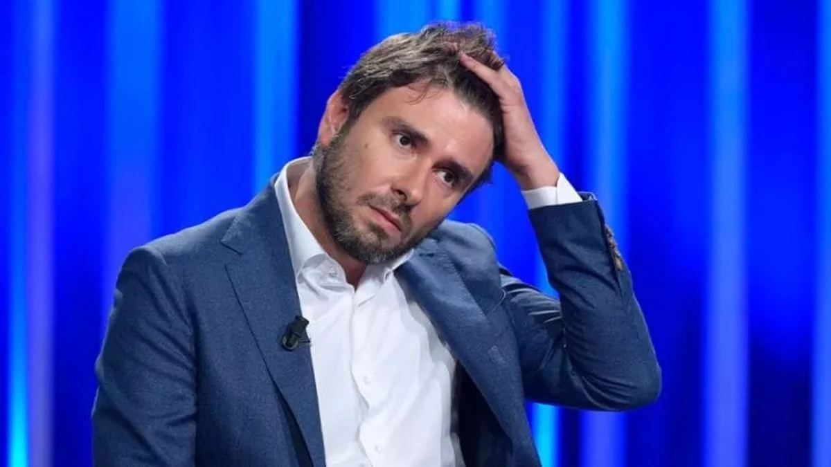 Grave lutto per Alessandro Di Battista: il triste annuncio Grave lutto per Alessandro Di Battista: il triste annuncio