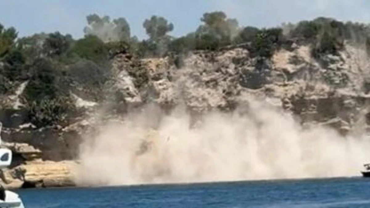 Terremoto in Italia, crolla il costone: immagini spaventose Terremoto in Italia, crolla il costone: immagini spaventose