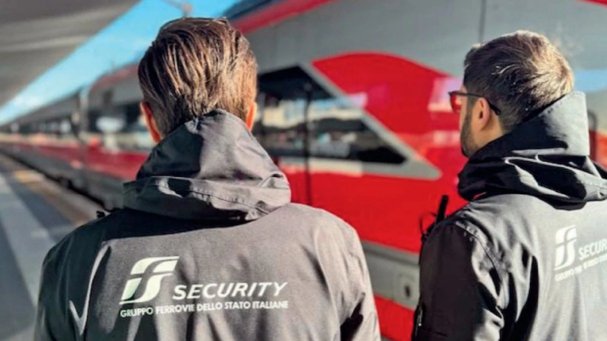 mamma sul treno con la figlia in braccio la reazione choc del controllore