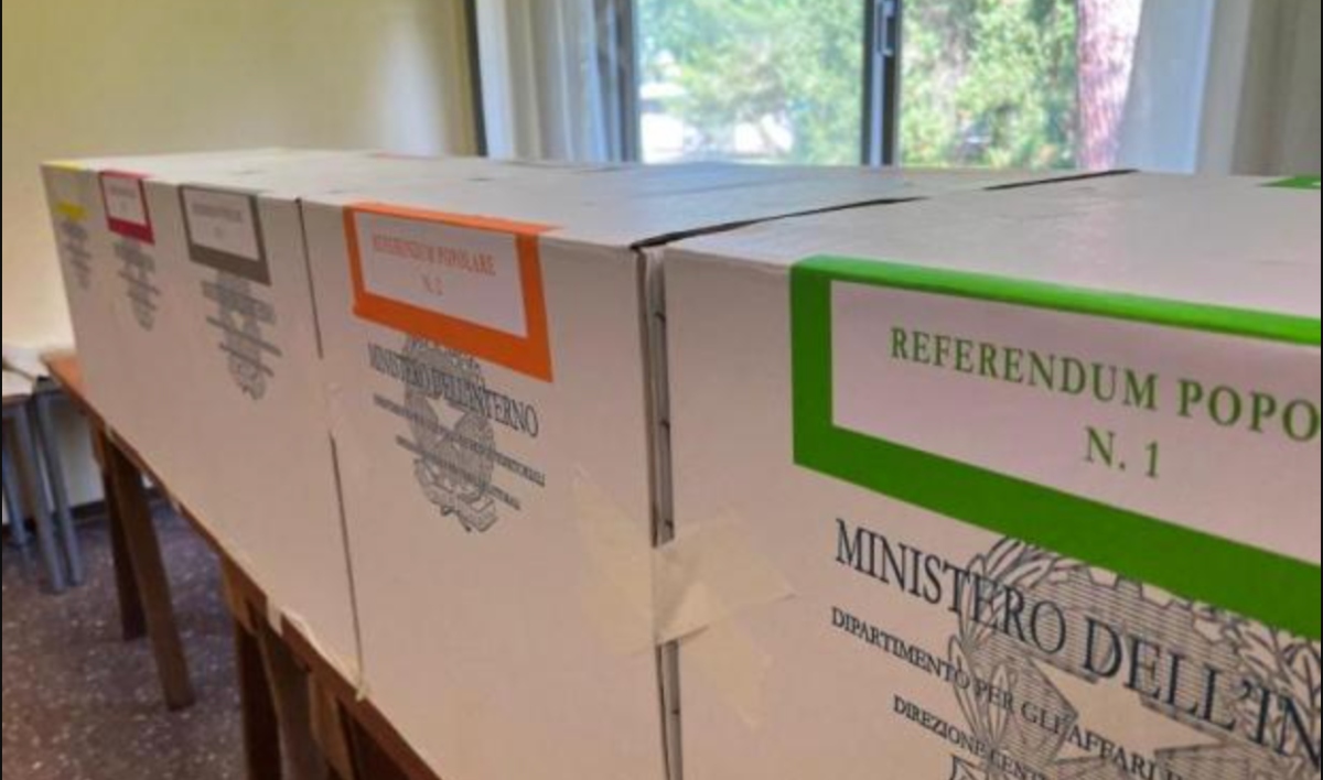 Referendum, concluso il primo giorno: dati spiazzanti sull’affluenza Referendum, concluso il primo giorno: dati spiazzanti sull’affluenza