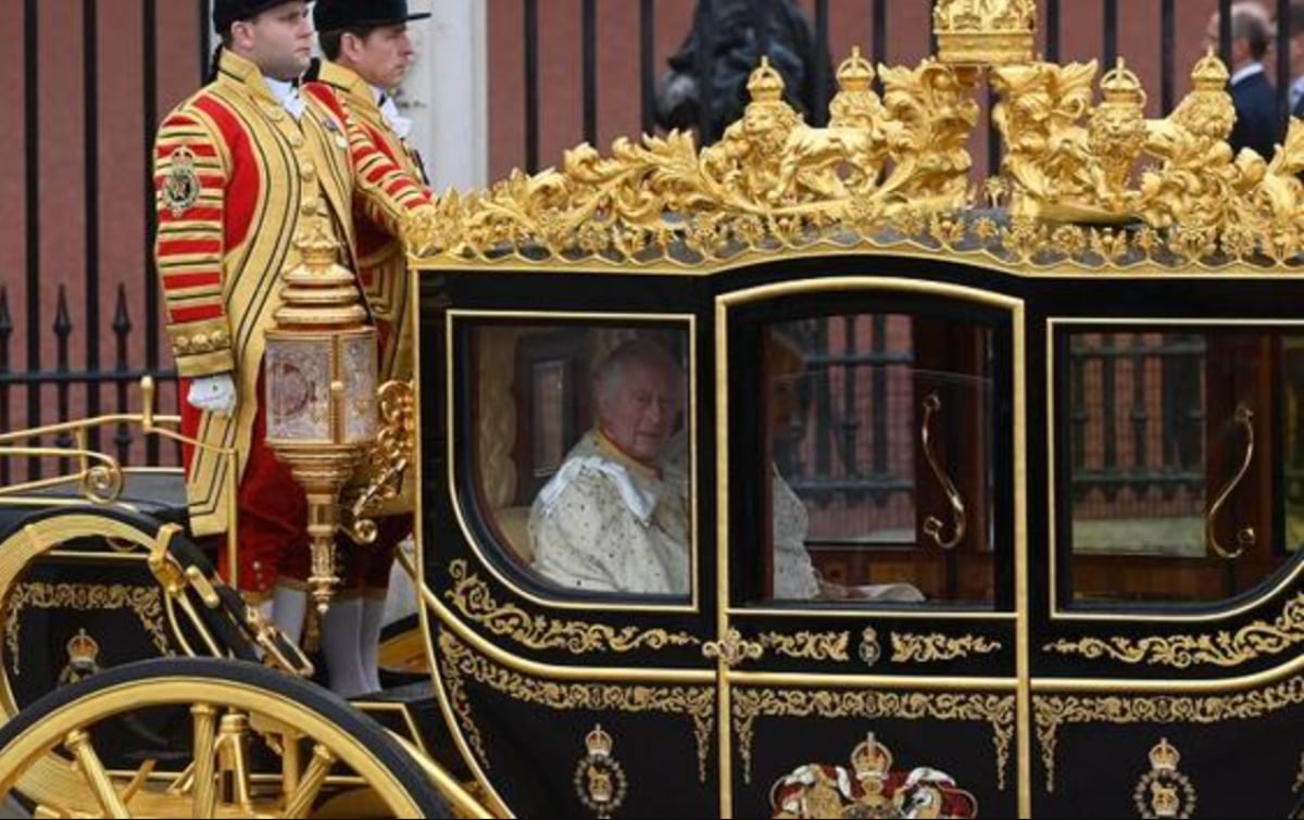folle vergognoso re carlo e la 8216sfuriata8217 in carrozza con camilla cos8217232 successo