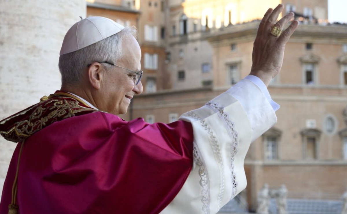 Papa Leone, il gesto con cui prende le distanze da Bergoglio