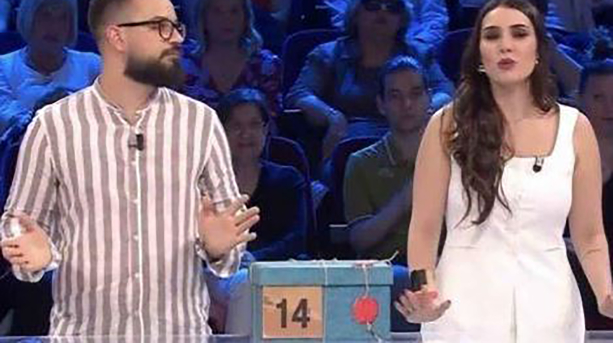 “Affari Tuoi”, partita disastrosa di Giorgia ma De Martino si commuove per altro… “Affari Tuoi”, partita disastrosa di Giorgia ma De Martino si commuove per altro…