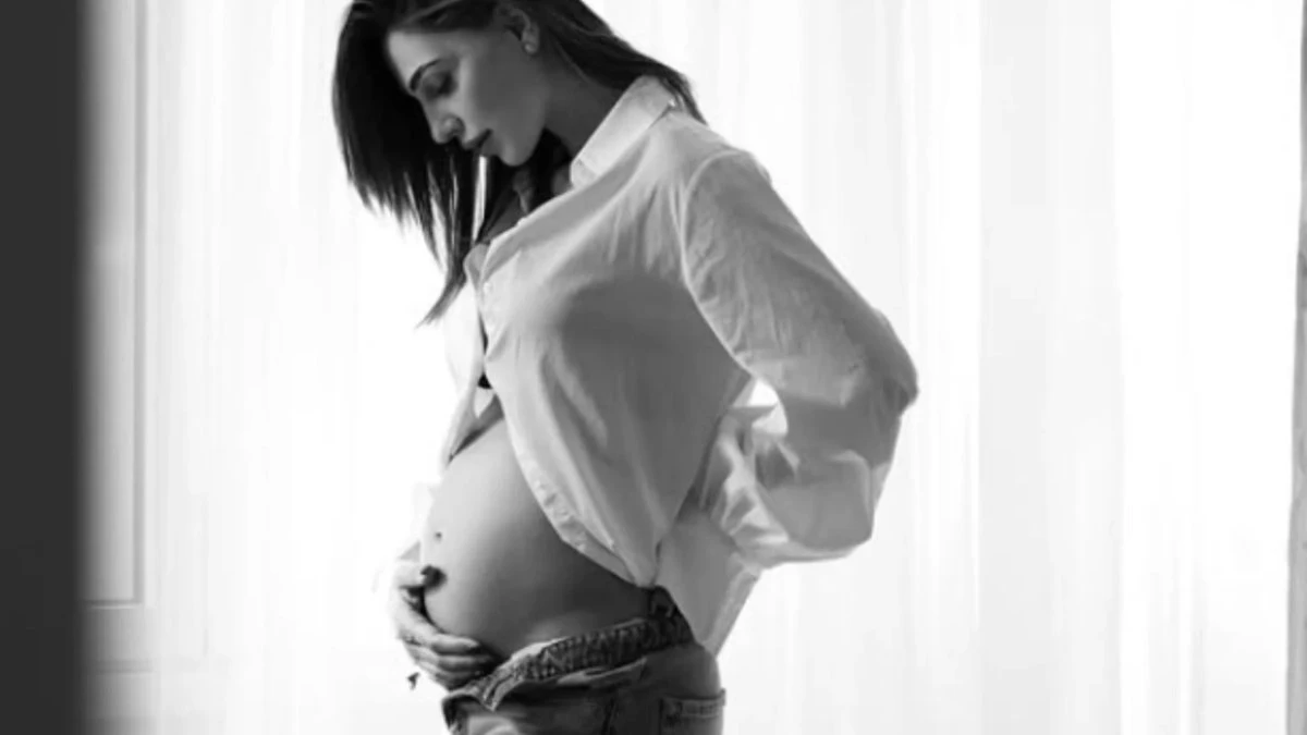 “Ma chi è il padre?”. Anna Tatangelo incinta, la foto col pancino scatena i dubbi “Ma chi è il padre?”. Anna Tatangelo incinta, la foto col pancino scatena i dubbi