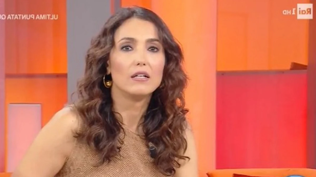 La Volta Buona, tensione in diretta: la chiamata mette a disagio Caterina Balivo (VIDEO) La Volta Buona, tensione in diretta: la chiamata mette a disagio Caterina Balivo (VIDEO)