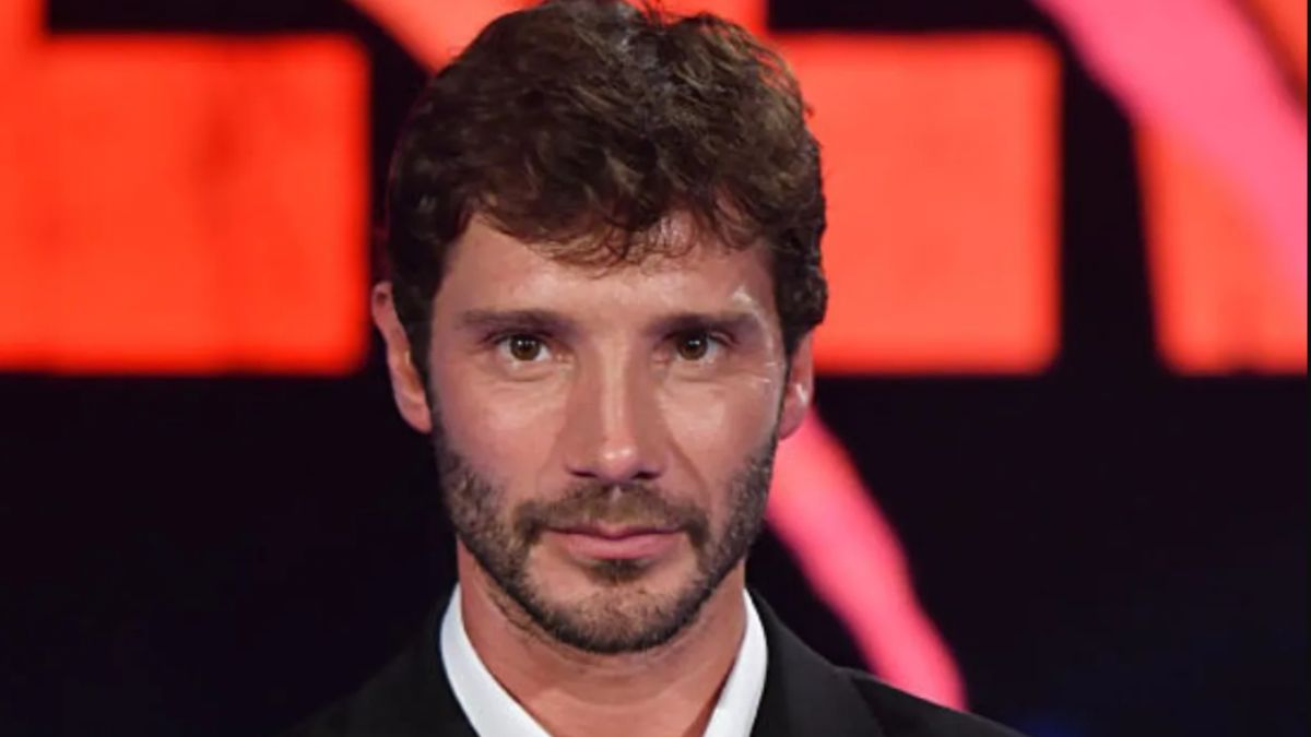 Stefano De Martino e le presunte fidanzate, il conduttore nel mirino Rai: cosa rischia Stefano De Martino e le presunte fidanzate, il conduttore nel mirino Rai: cosa rischia