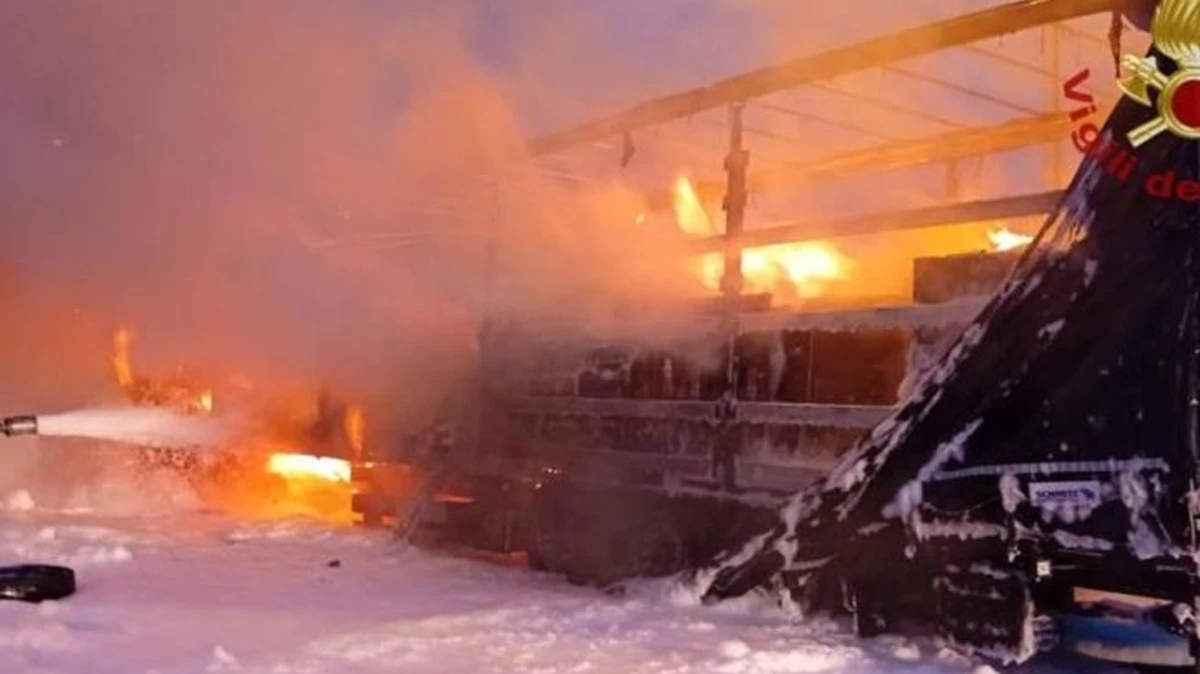 inferno in autostrada fiamme altissime e paura la situazione