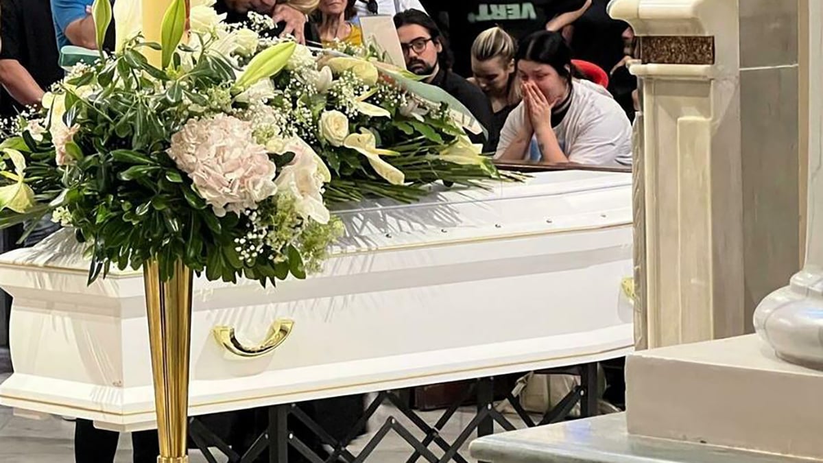 Martina Carbonaro, attimi di tensione al funerale della 14enne: cos’è successo Martina Carbonaro, attimi di tensione al funerale della 14enne: cos’è successo