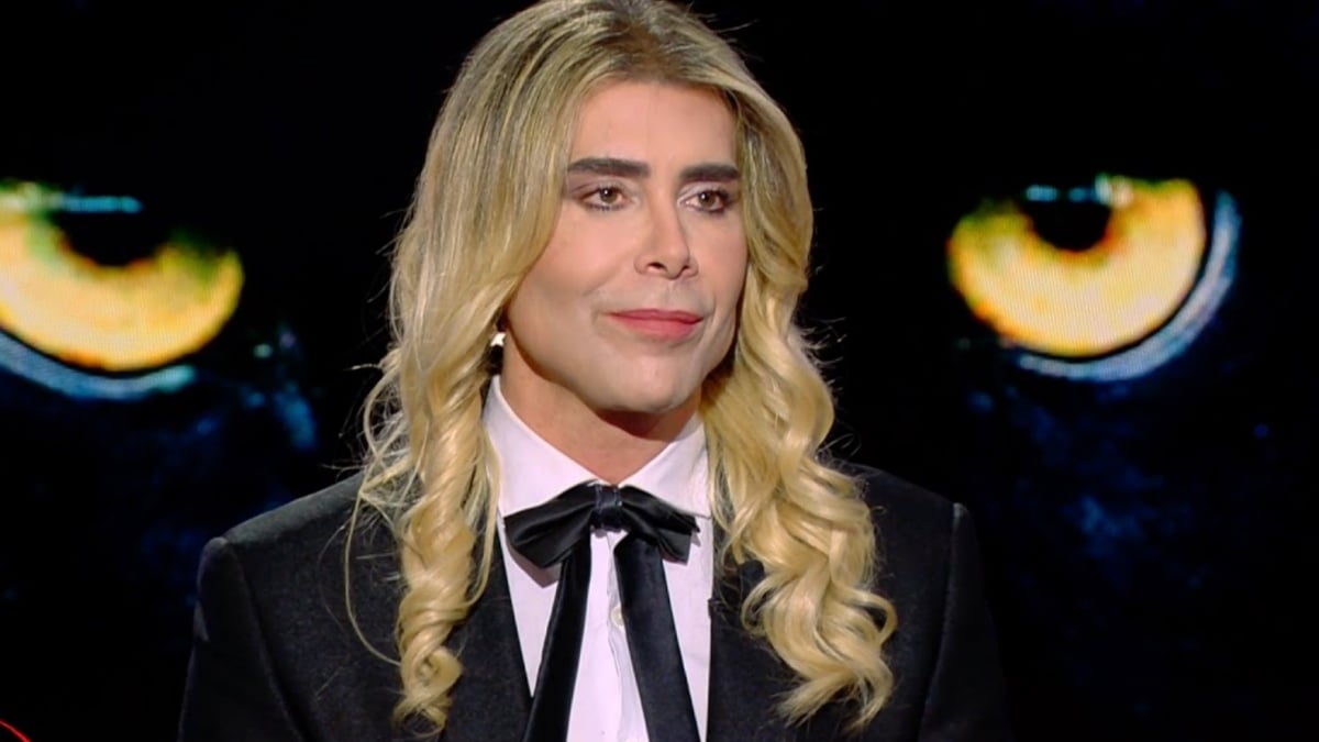 genny urtis a sorpresa sgancia la bomba chi 232 la mia migliore cliente vip cosa continua a rifarsi