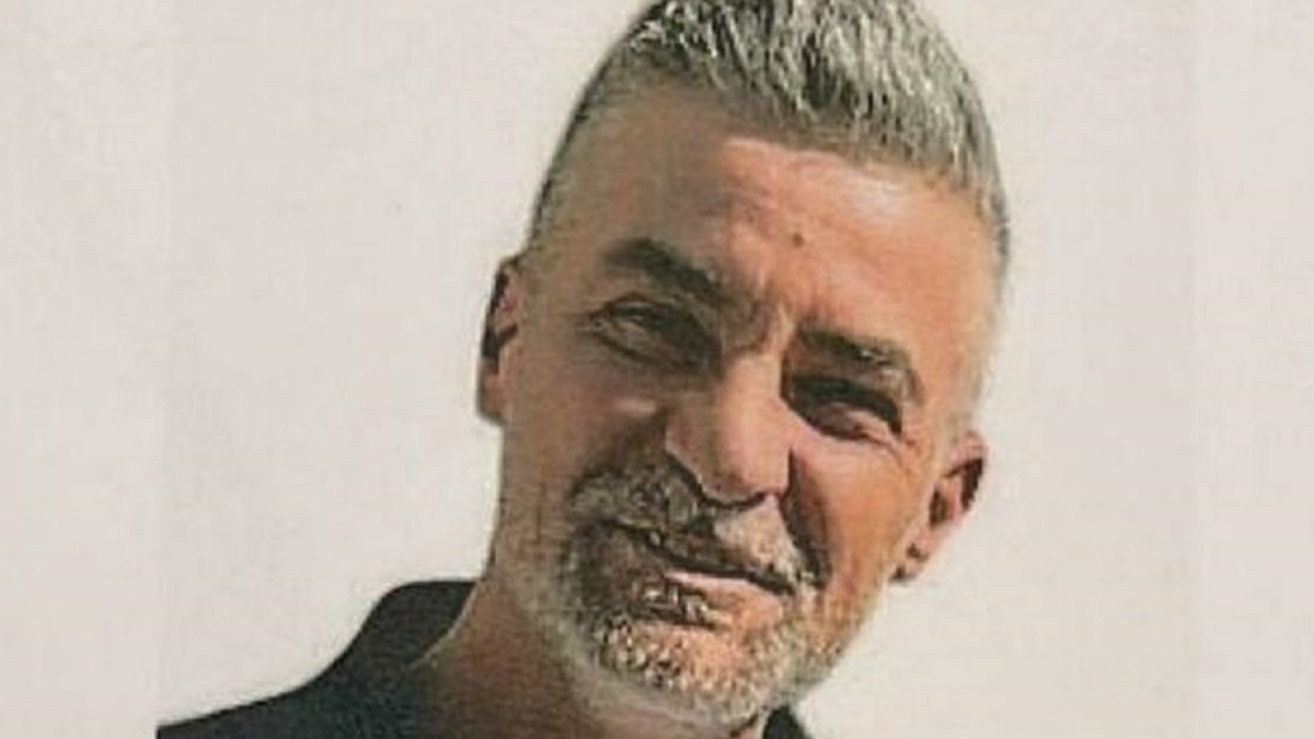 Ex calciatore si sdraia sul divano e muore sotto gli occhi della moglie Ex calciatore si sdraia sul divano e muore sotto gli occhi della moglie