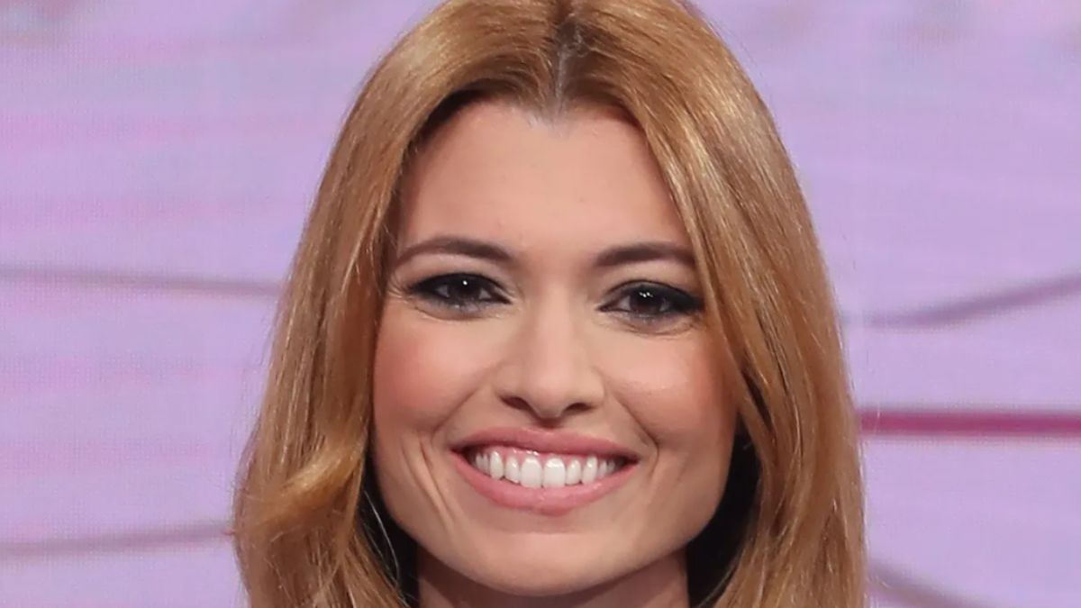 Carlotta Mantovan, amore a gonfie vele col nuovo compagno: le foto inedite Carlotta Mantovan, amore a gonfie vele col nuovo compagno: le foto inedite