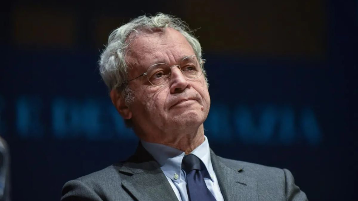 “Non voglio più vederlo”. Enrico Mentana ai ferri corti con La7, scontri e tensioni in rete: il retroscena “Non voglio più vederlo”. Enrico Mentana ai ferri corti con La7, scontri e tensioni in rete: il retroscena