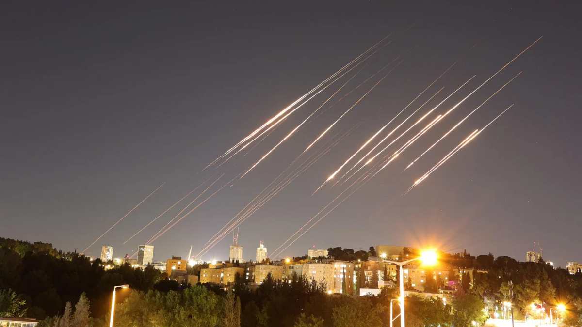 Iran, ora è guerra totale con l’occidente: 10 missili contro base USA Iran, ora è guerra totale con l’occidente: 10 missili contro base USA