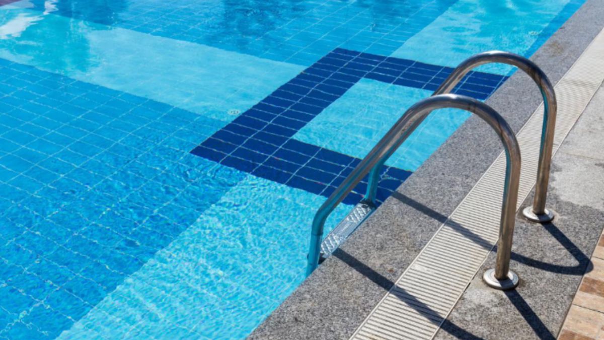 Paura in Italia, cinque bimbi intossicati dopo il bagno in piscina: cos’è successo Paura in Italia, cinque bimbi intossicati dopo il bagno in piscina: cos’è successo