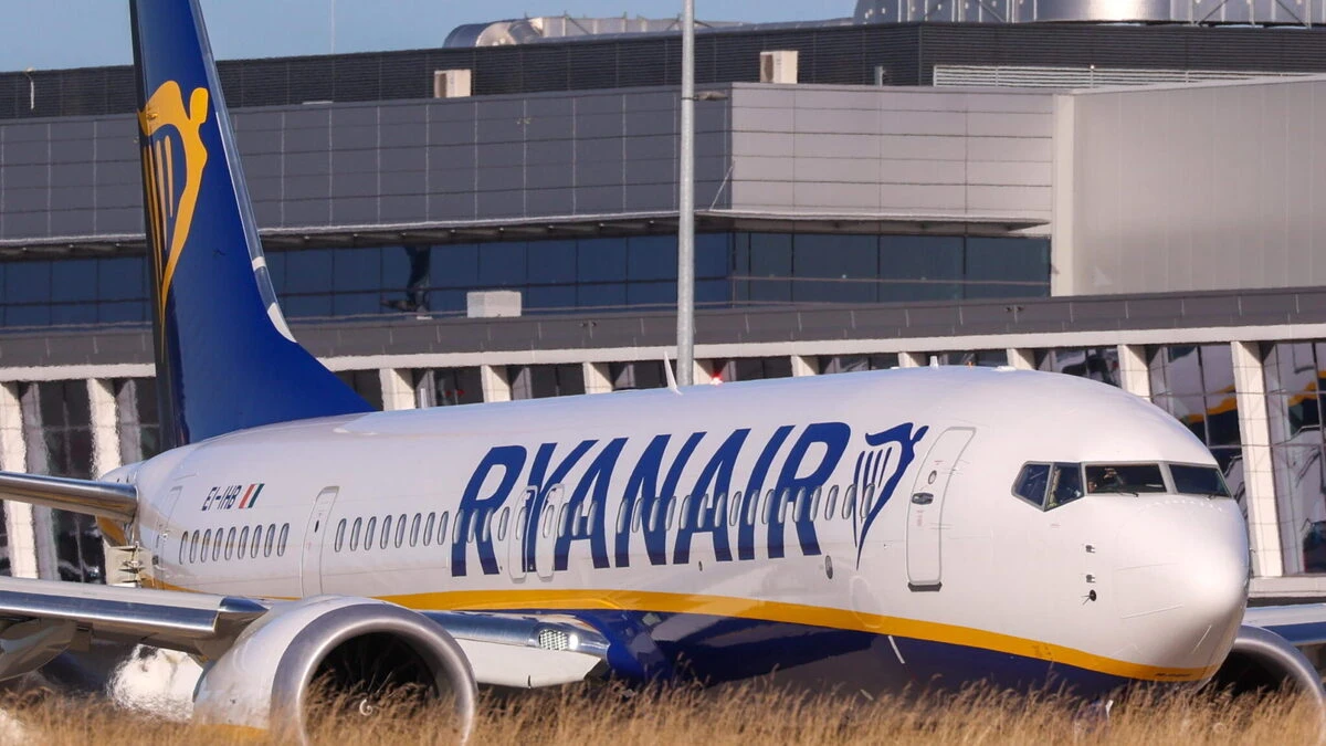 Panico sul volo Ryanair in Italia: “Gente che vomitava e piangeva” Panico sul volo Ryanair in Italia: “Gente che vomitava e piangeva”