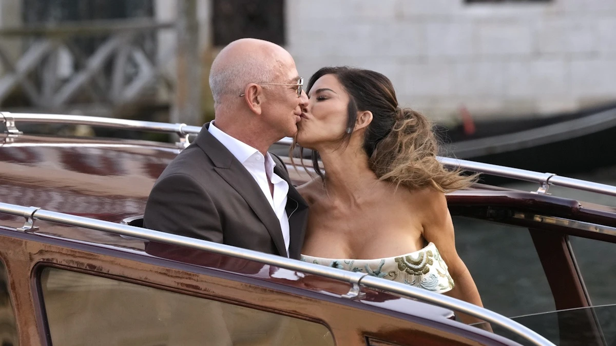 Jeff Bezos e Lauren, a Venezia finisce malissimo: cos’è successo al party pre nozze Jeff Bezos e Lauren, a Venezia finisce malissimo: cos’è successo al party pre nozze