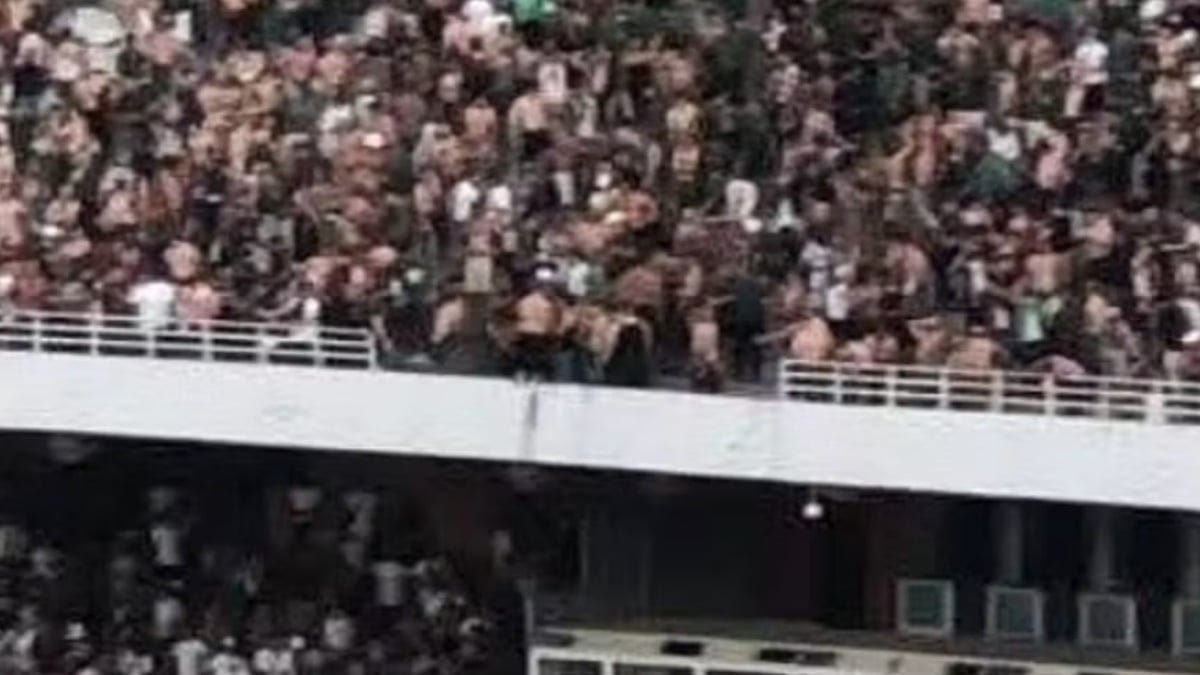 crolla tribuna dello stadio ci sono morti e feriti 232 tragedia