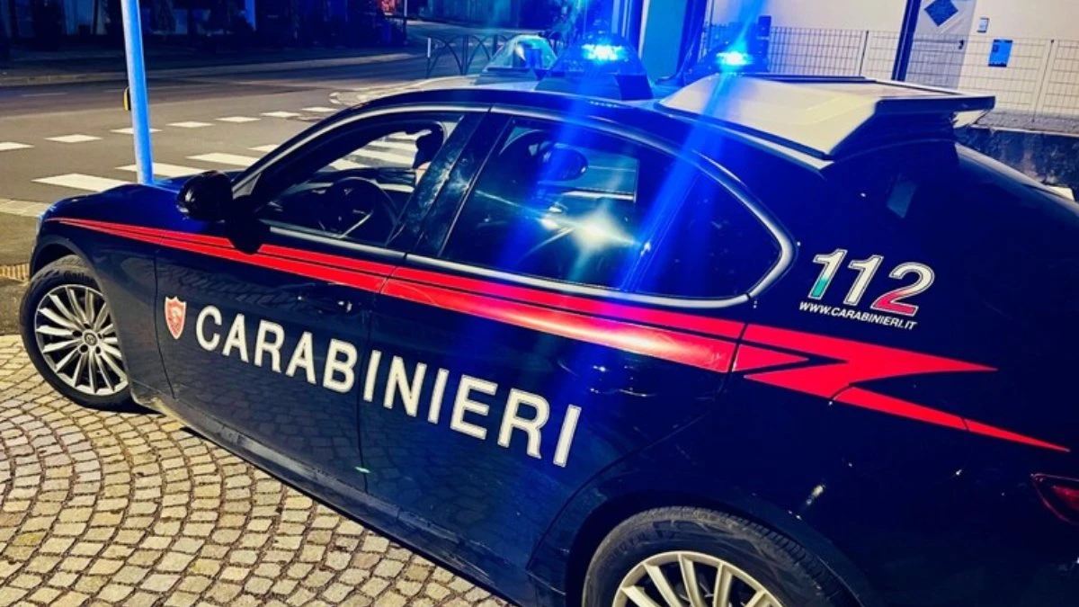 Spara e uccide la madre, poi il gesto choc: la tragedia sconvolge il paese Spara e uccide la madre, poi il gesto choc: la tragedia sconvolge il paese