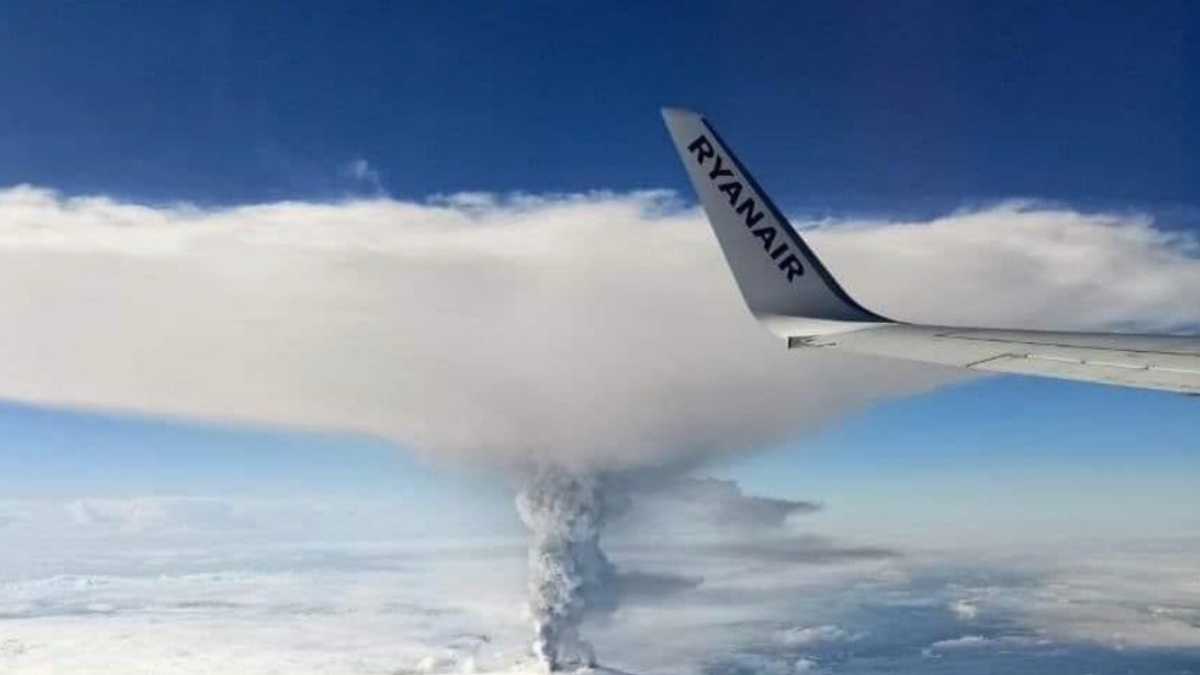 aereo viene colpito da una supercella temporalesca atterraggio d emergenza e feriti