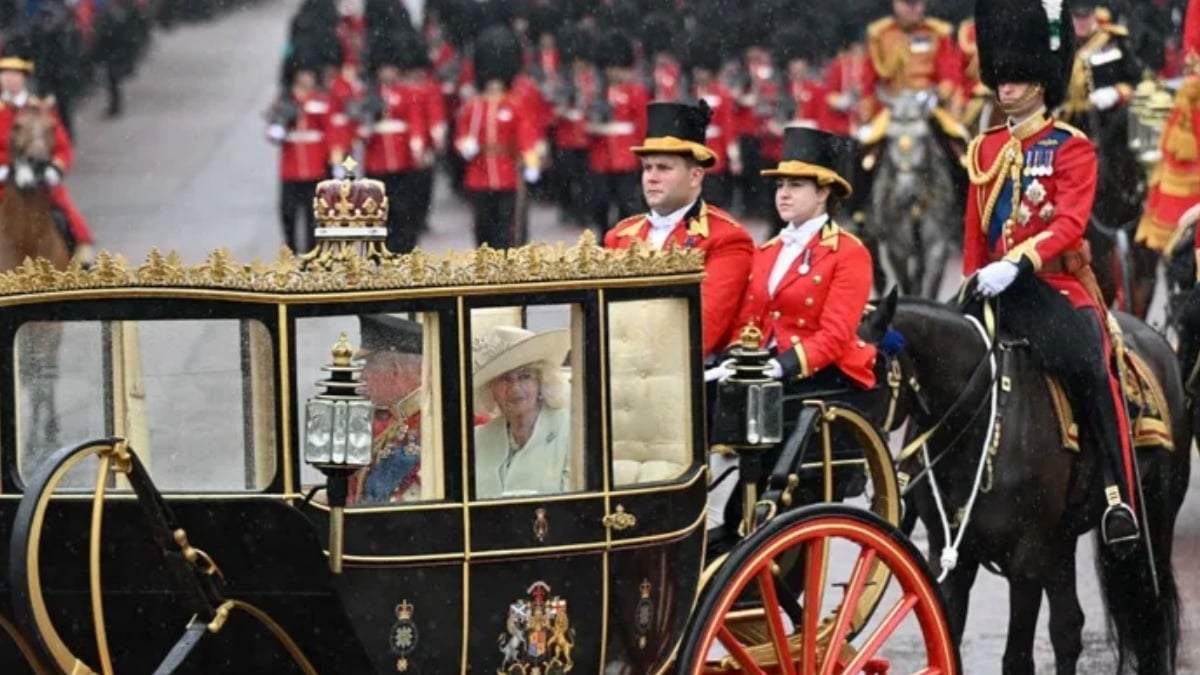 “Guardate il suo braccio”: William al Trooping the colour, il triste dettaglio “Guardate il suo braccio”: William al Trooping the colour, il triste dettaglio