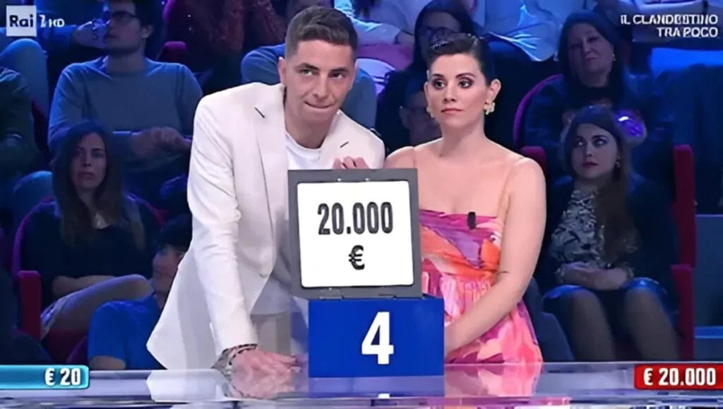 Lutto ad “Affari tuoi”, la tragica scomparsa addolora tutti: aveva soli 29 anni Lutto ad “Affari tuoi”, la tragica scomparsa addolora tutti: aveva soli 29 anni