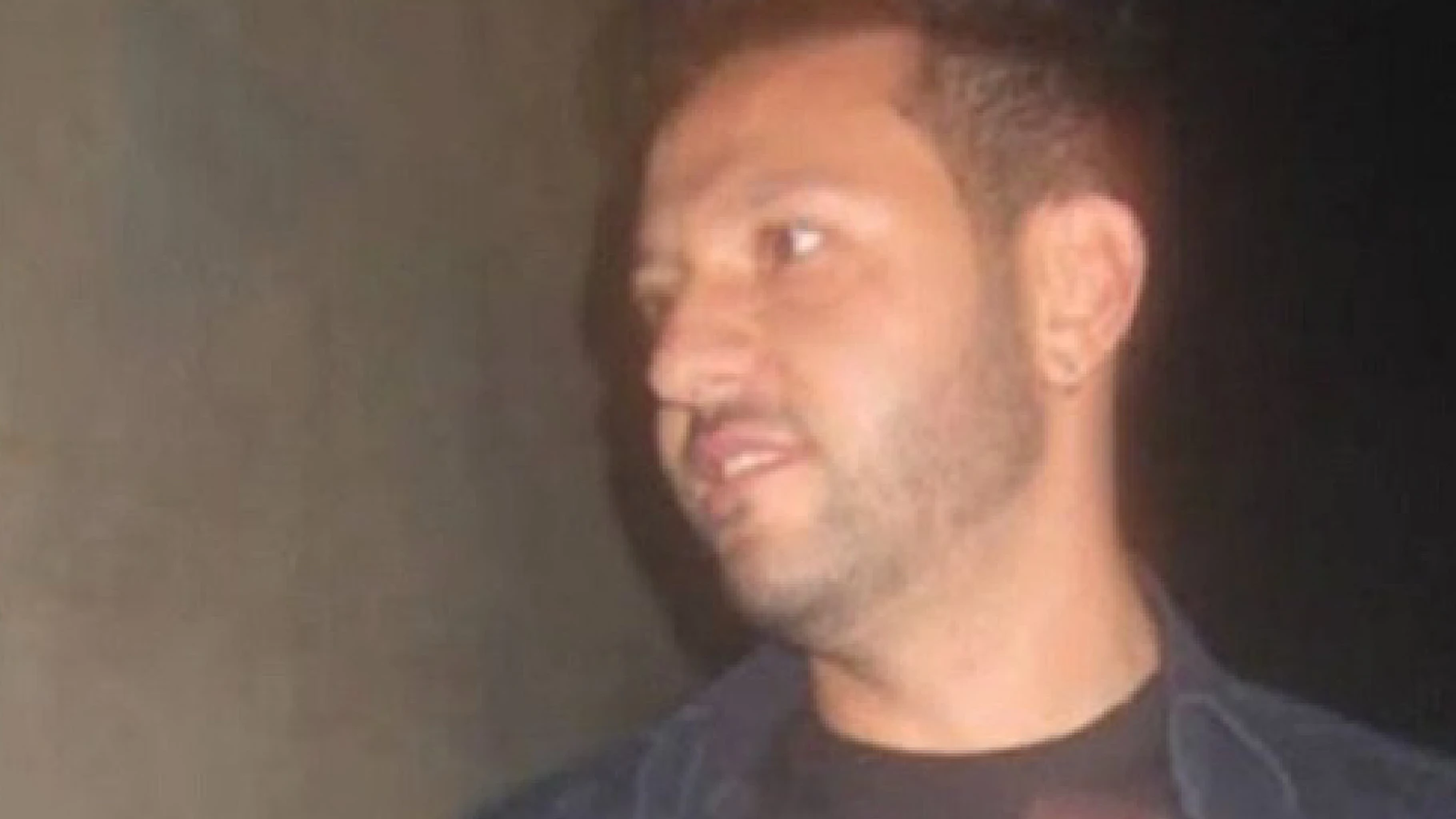 Lutto nel calcio, l’ex giocatore muore a 43 anni: lascia la compagna e il figlio Lutto nel calcio, l’ex giocatore muore a 43 anni: lascia la compagna e il figlio
