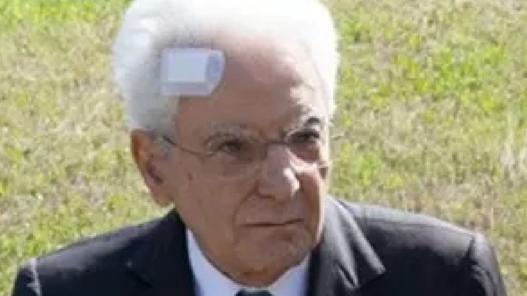 Mattarella e il cerottone sulla fronte, ecco la verità: cosa gli è successo Mattarella e il cerottone sulla fronte, ecco la verità: cosa gli è successo