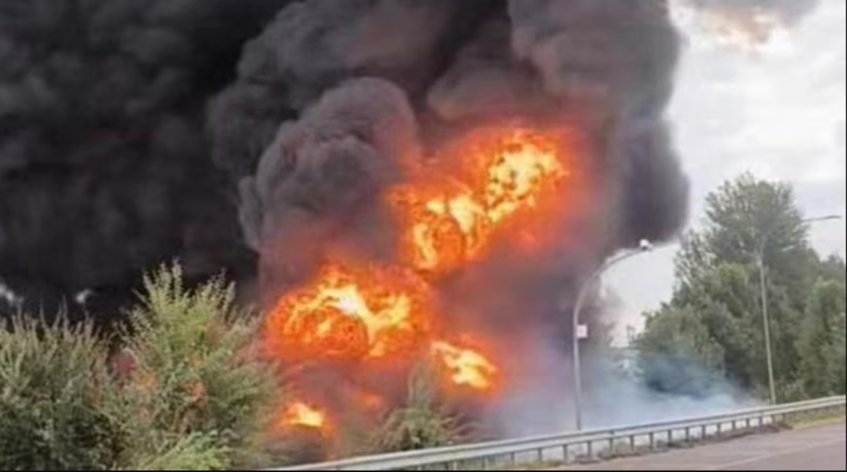 Terribile incidente, camion a fuoco sulla carreggiata: finisce in tragedia Terribile incidente, camion a fuoco sulla carreggiata: finisce in tragedia