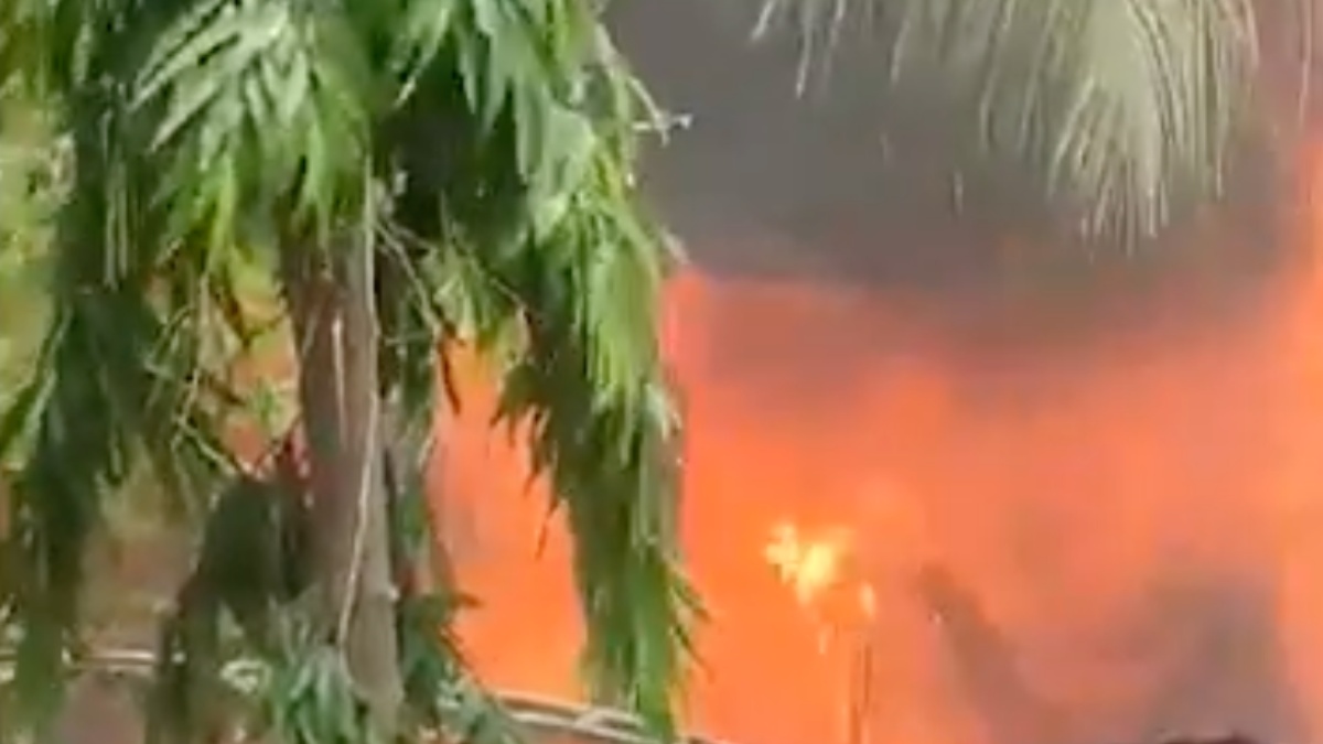 Aereo si schianta su una scuola e diventa una palla di fuoco: è tragedia (VIDEO) Aereo si schianta su una scuola e diventa una palla di fuoco: è tragedia (VIDEO)