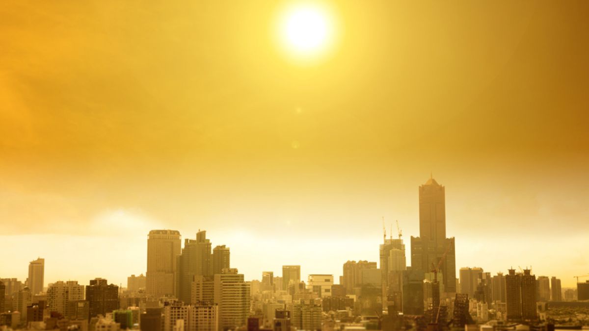 Temperature record, l’acqua “bolle” quando tocca l’asfalto: immagini impressionanti Temperature record, l’acqua “bolle” quando tocca l’asfalto: immagini impressionanti