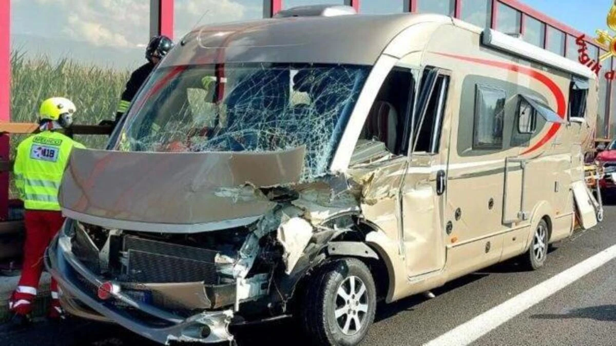 Vacanza finisce nel dramma: mamma perde il controllo del camper e si schianta, a bordo i due figli Vacanza finisce nel dramma: mamma perde il controllo del camper e si schianta, a bordo i due figli
