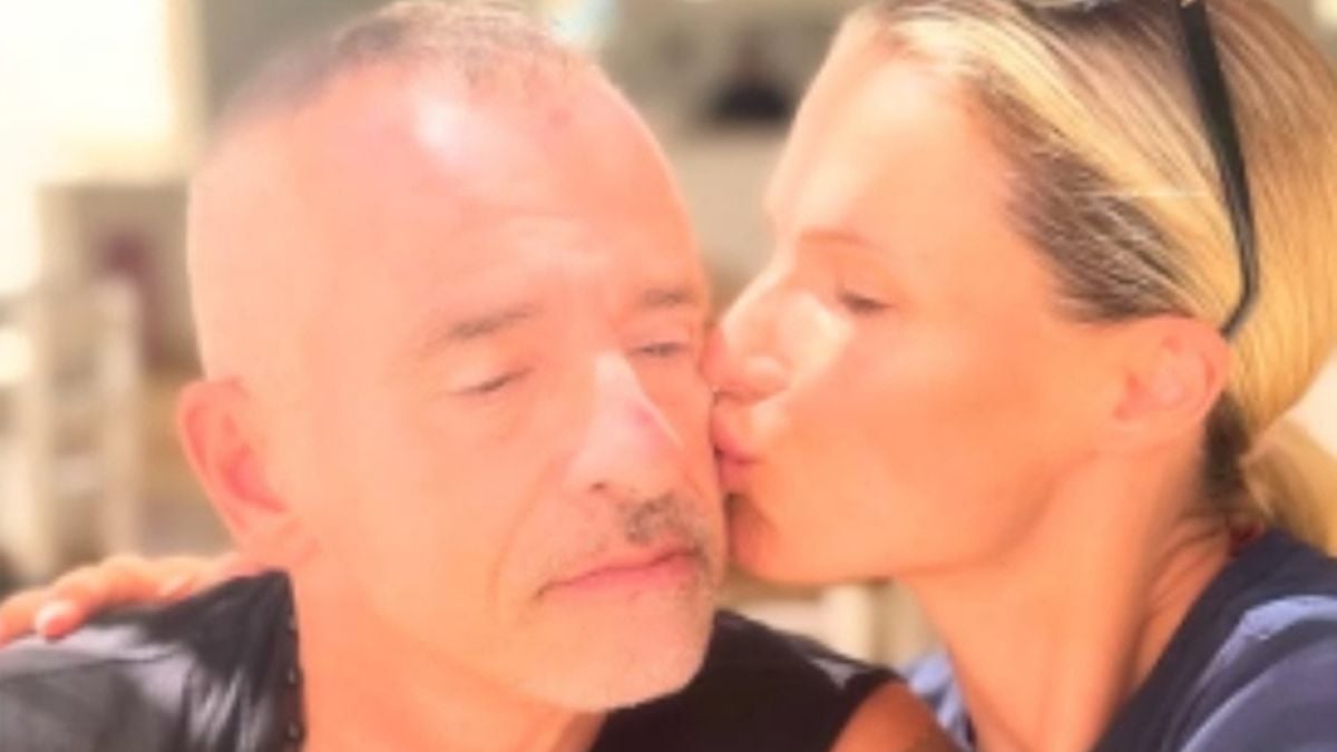 Michelle bacia Eros, poi arriva lui: il trio inaspettato