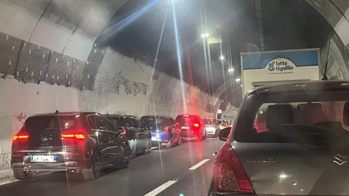 Incidente choc in autostrada, traffico bloccato per chilometri: ci sono vittime Incidente choc in autostrada, traffico bloccato per chilometri: ci sono vittime