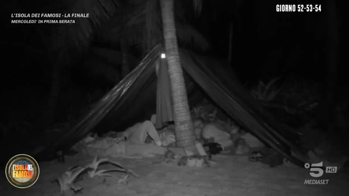 “L’Isola dei famosi”, scoppia il finimondo nella notte “L’Isola dei famosi”, scoppia il finimondo nella notte