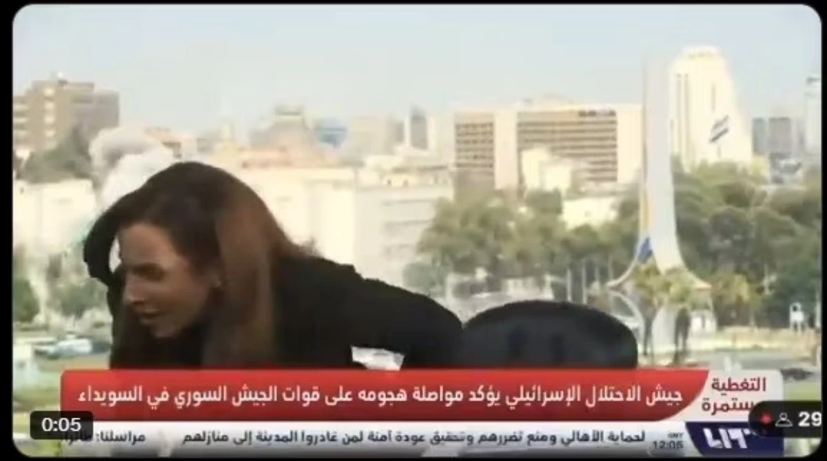 Israele bombarda il palazzo presidenziale in diretta tv: immagini choc Israele bombarda il palazzo presidenziale in diretta tv: immagini choc