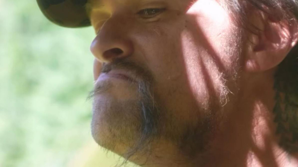 l8217amato attore si mostra senza barba ed 232 choc totale il significato dietro al gesto video
