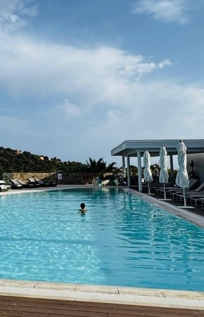 “Da lei non me lo aspettavo”: Anna Tatangelo, la vacanza in Sardegna finisce male