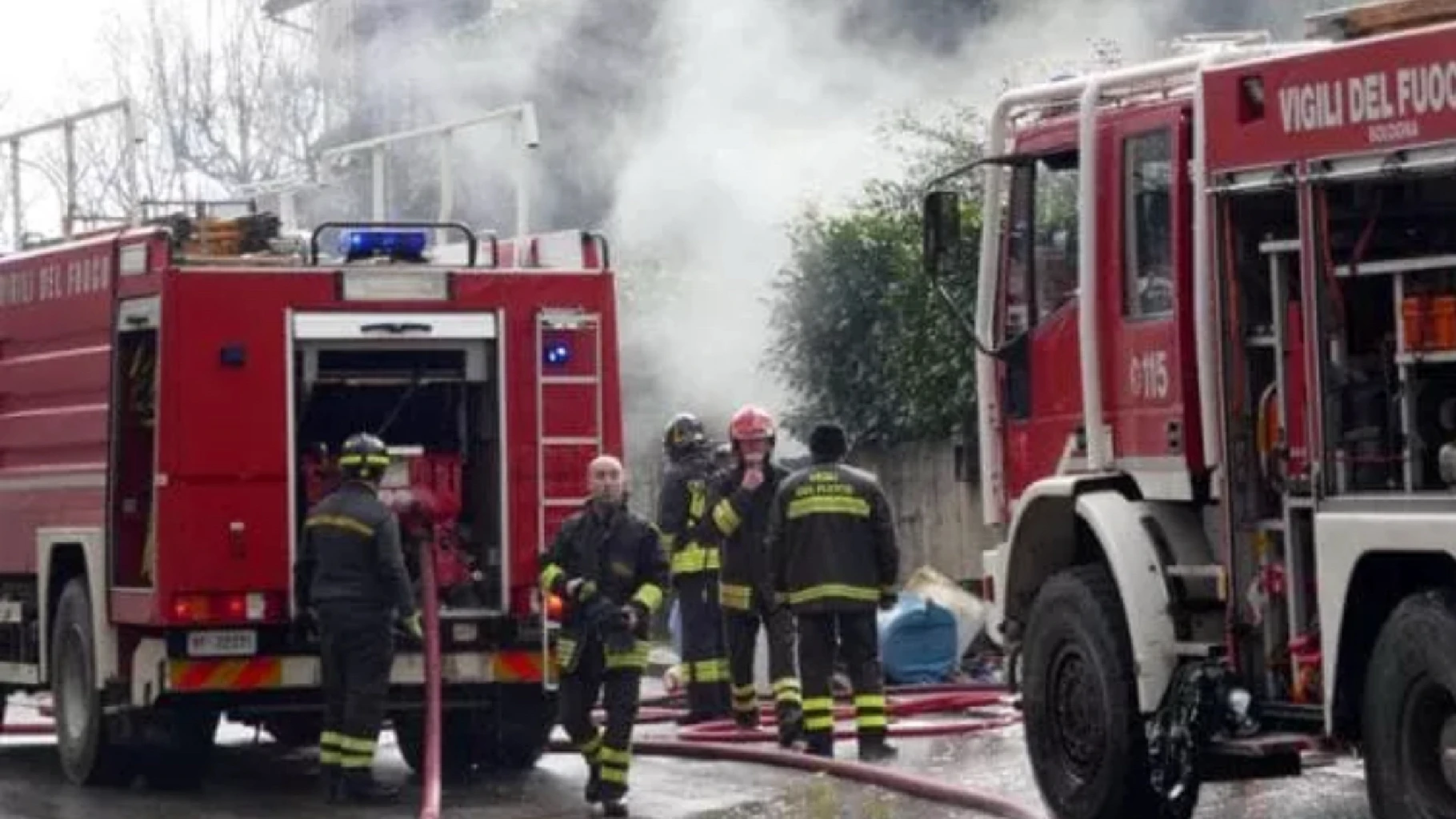 Italia, albero crolla su un’auto con quattro ragazzi: tragico bilancio