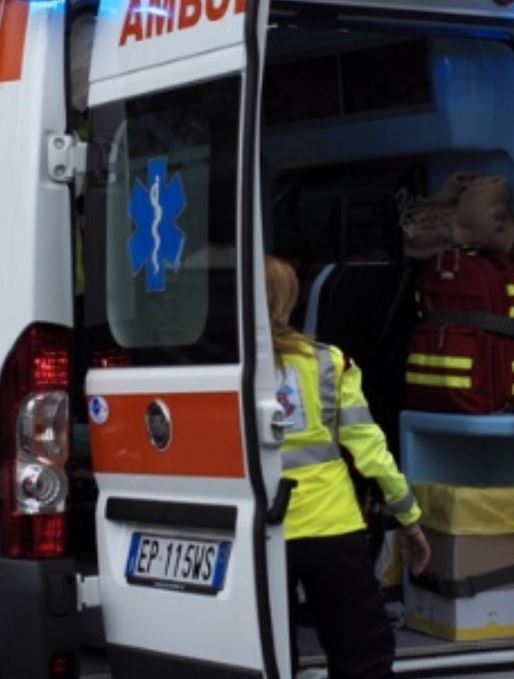 Falconara, trovato con una freccia di balestra nella testa