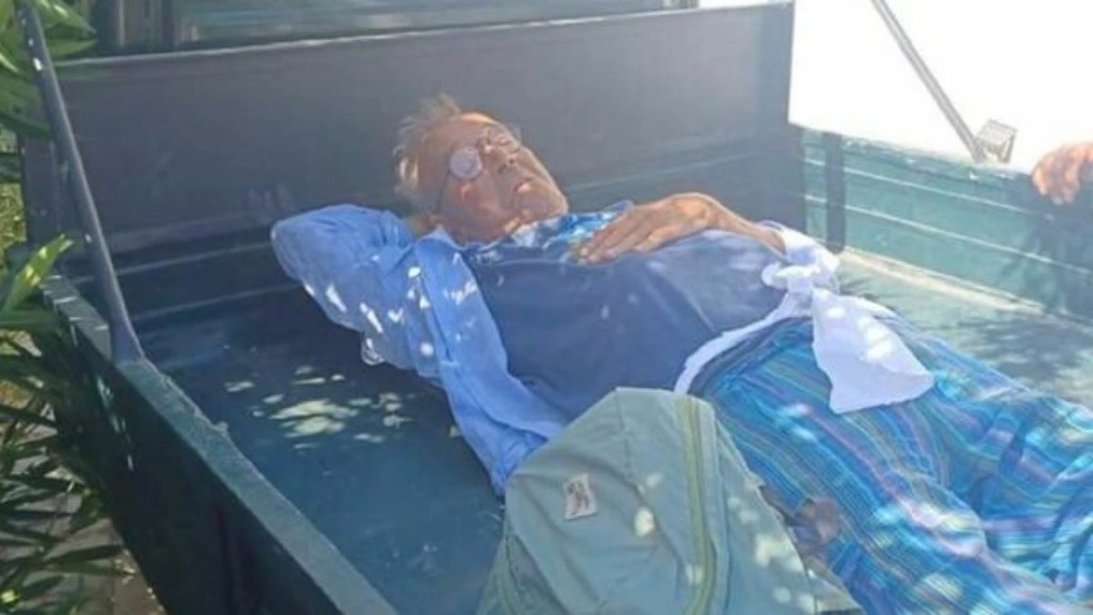 Si frattura il femore ma non c’è l’ambulanza, il giornalista italiano portato in ospedale così: “Situazione assurda” Si frattura il femore ma non c’è l’ambulanza, il giornalista italiano portato in ospedale così: “Situazione assurda”